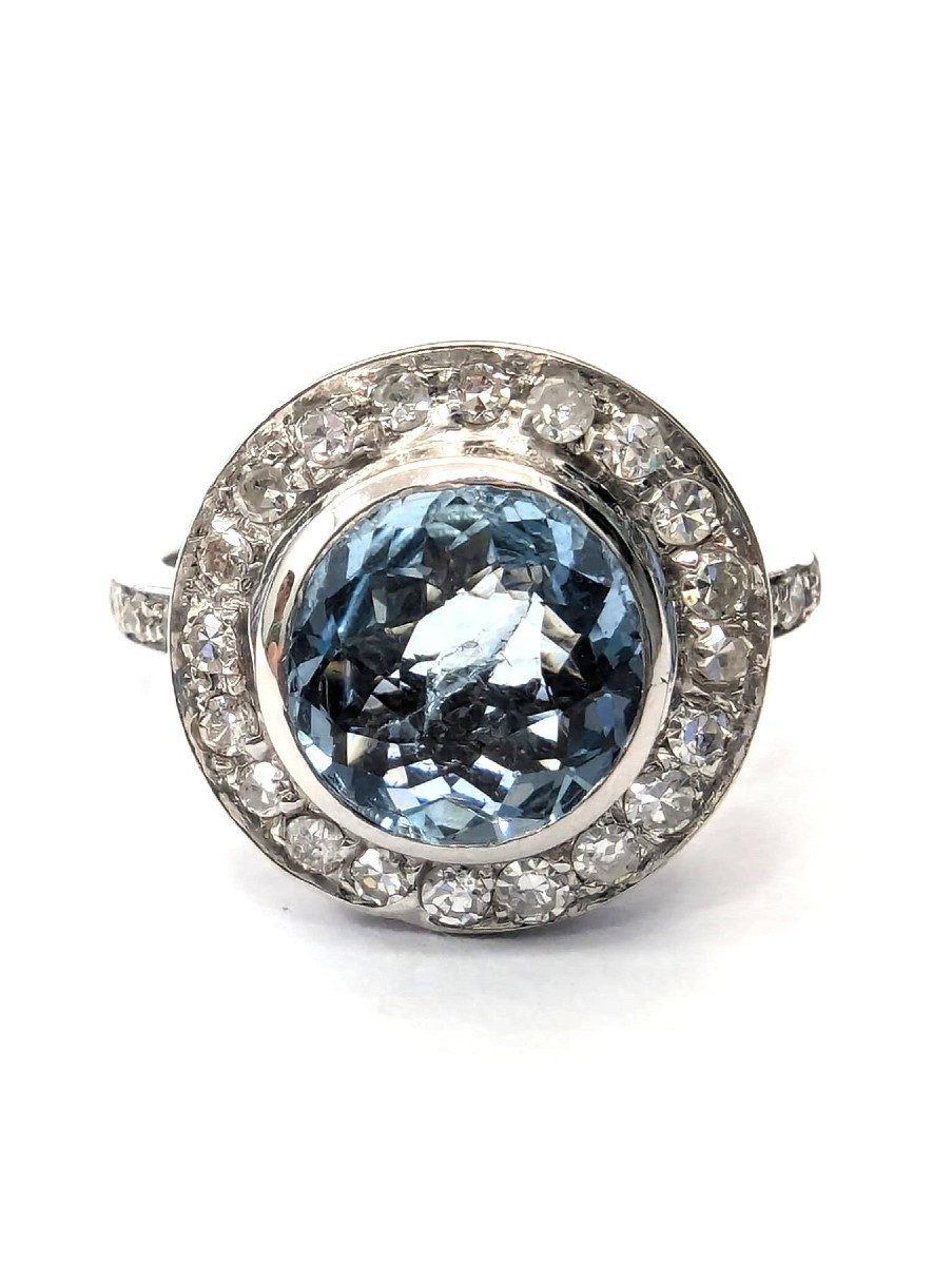 Anello in oro bianco 18 Kt con acquamarina centrale e diamanti