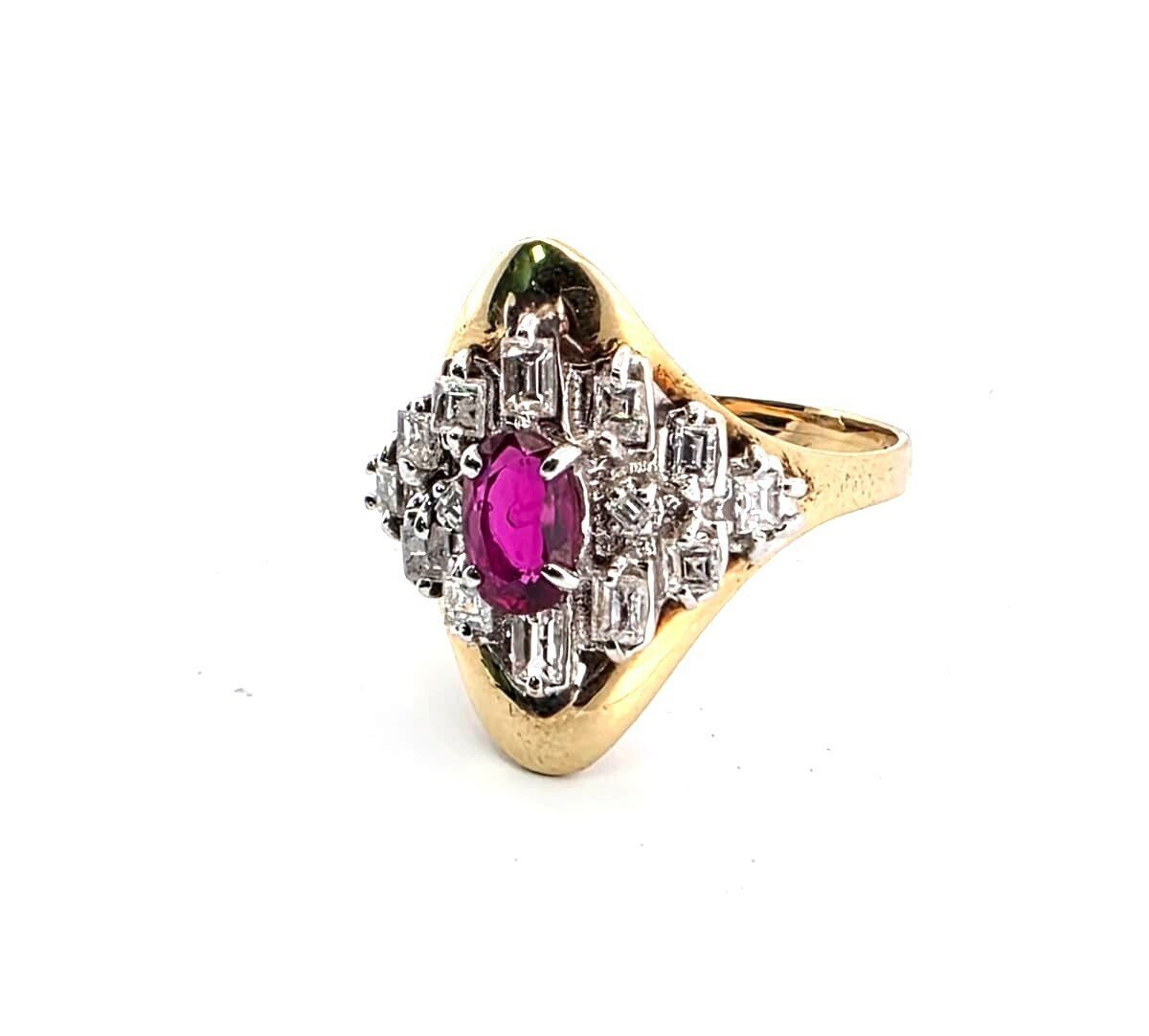 Anello in oro giallo 18 kt con rubino centrale e diamanti a contorno-photo-2