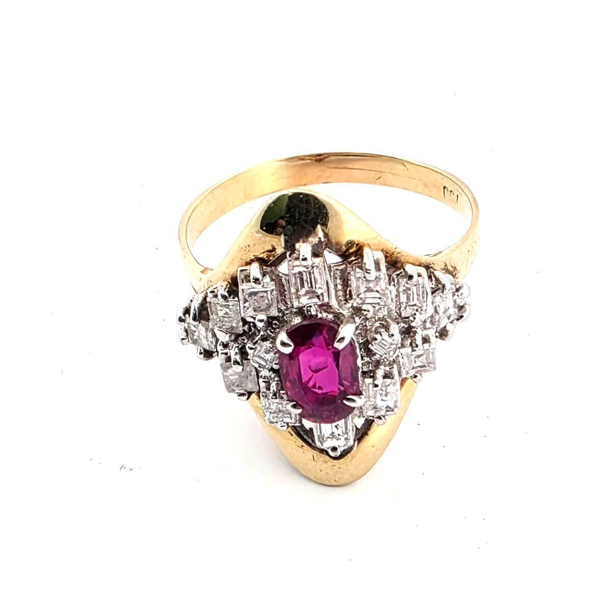 Anello in oro giallo 18 kt con rubino centrale e diamanti a contorno-photo-3