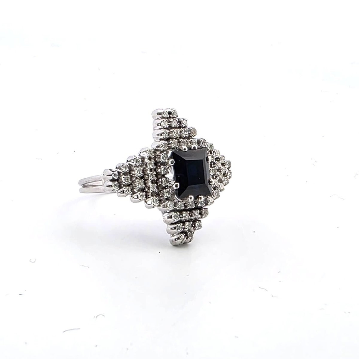 Anello in oro bianco 18kt con zaffiro e diamanti-photo-3