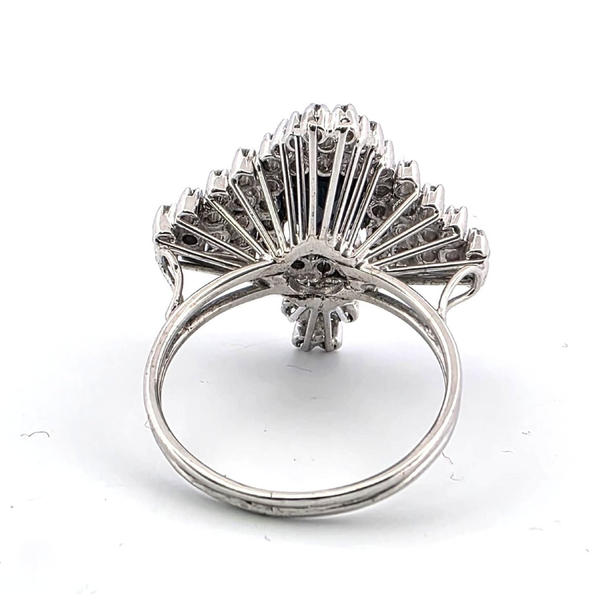 Anello in oro bianco 18kt con zaffiro e diamanti-photo-1