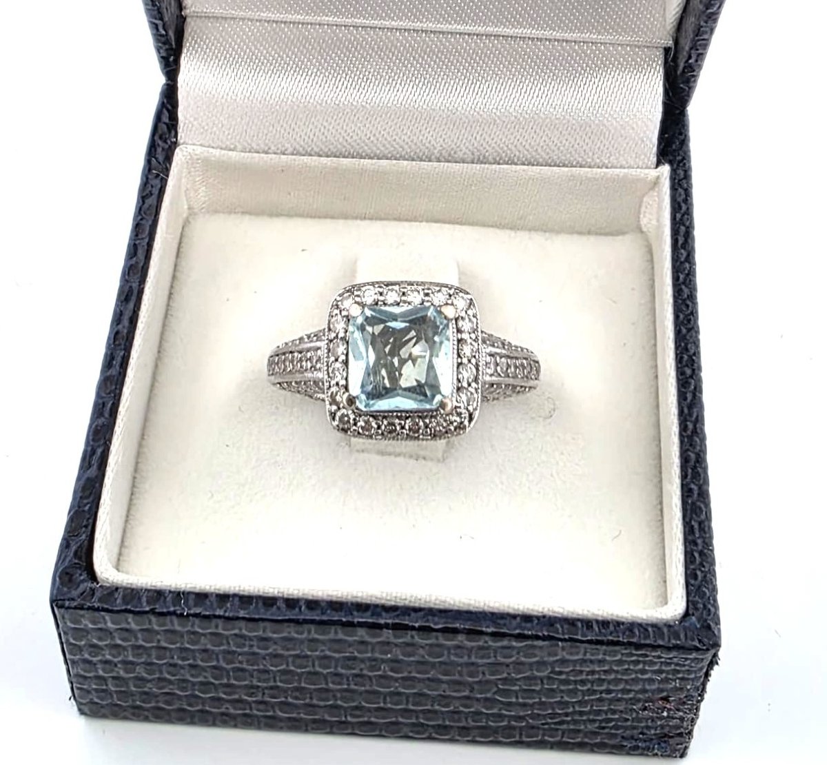 Anello in oro bianco 18kt con acquamarina e diamanti-photo-6