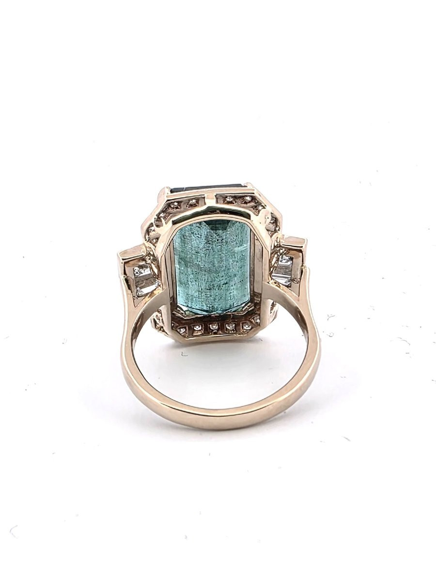 Anello in oro giallo 18 kt con smeraldo centrale e diamanti a contorno-photo-2