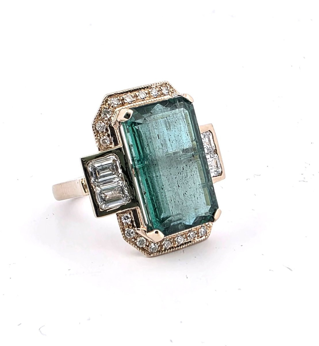 Anello in oro giallo 18 kt con smeraldo centrale e diamanti a contorno-photo-4