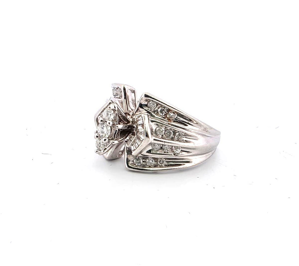 Anello in oro bianco con diamanti-photo-2