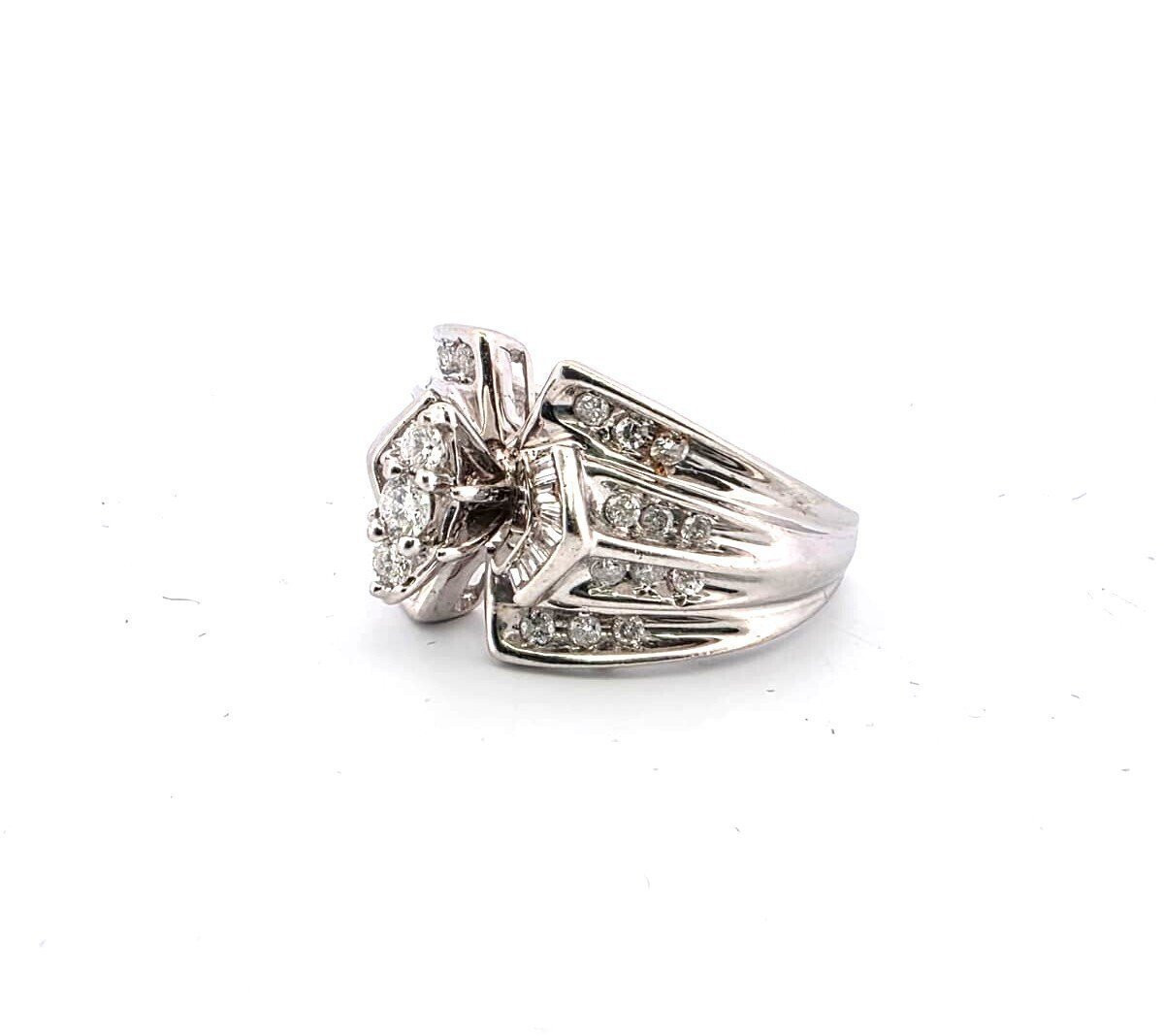 Anello in oro bianco con diamanti-photo-2