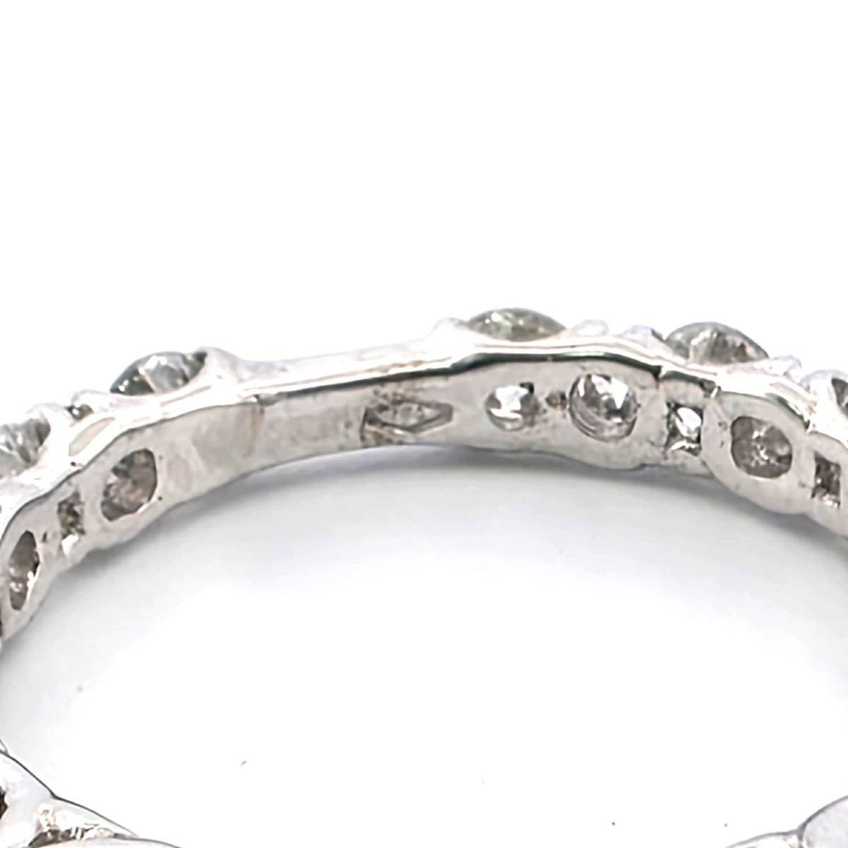 Anello veretta in oro bianco 18kt con diamanti-photo-2