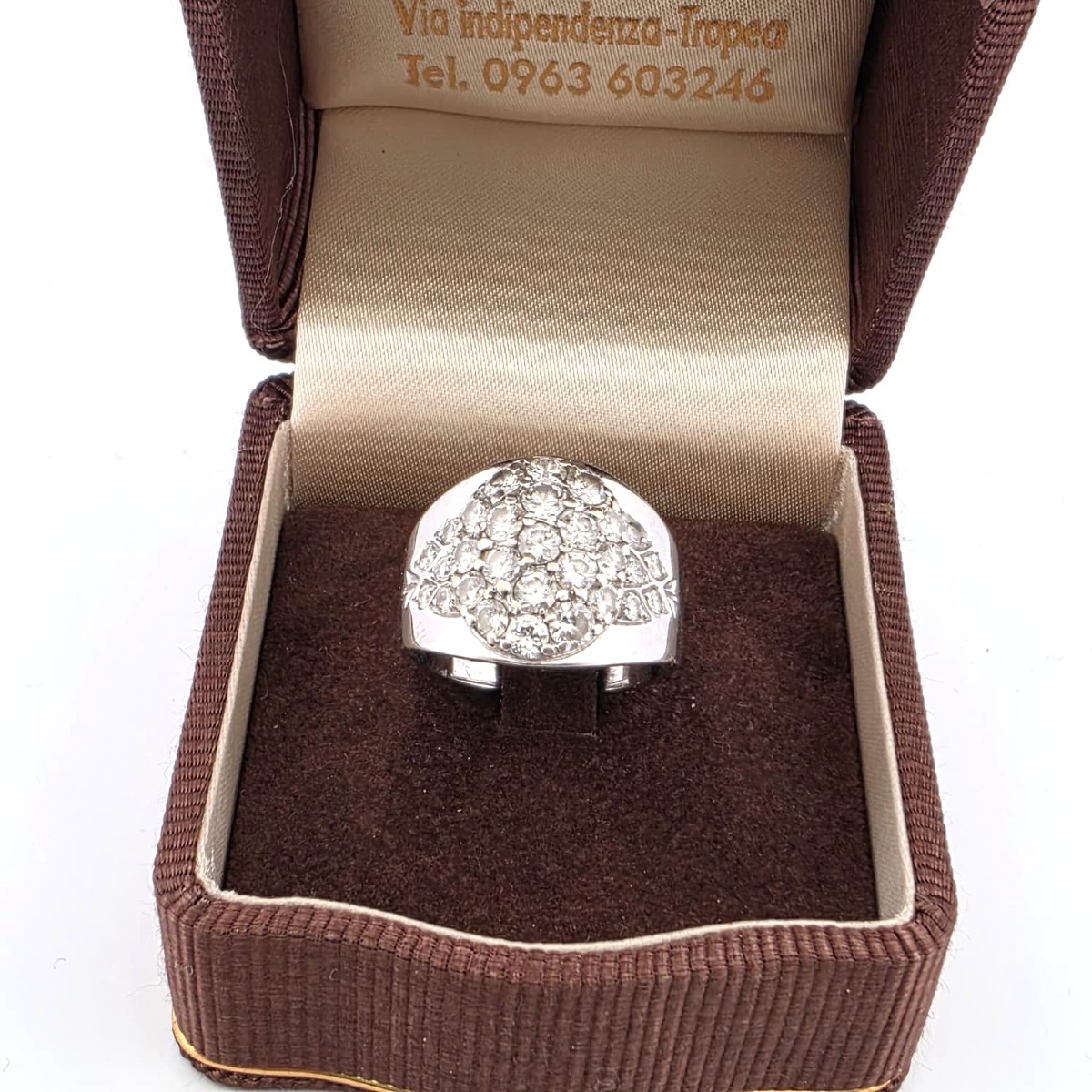 Anello anni 70' in oro bianco 18kt con pavè di diamanti