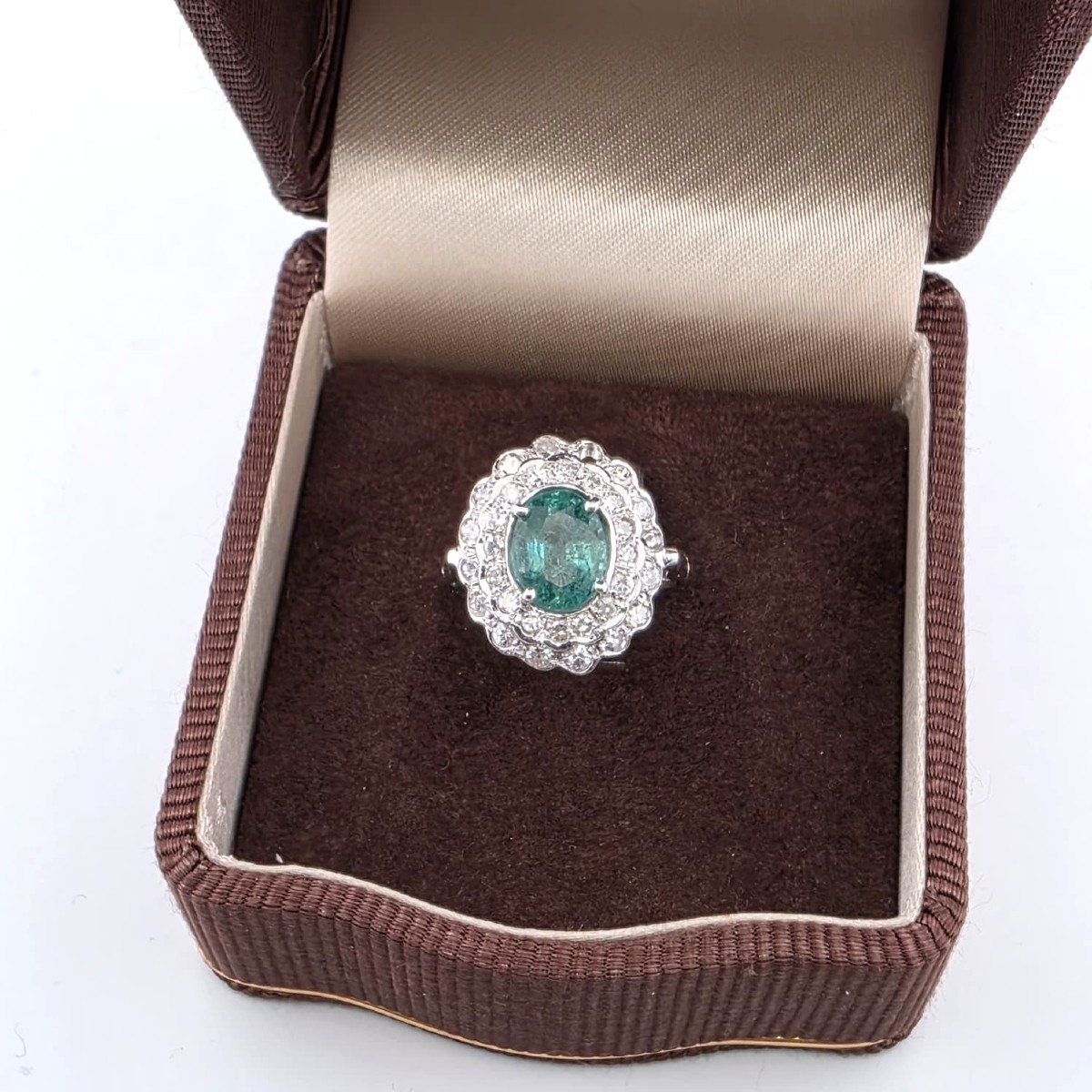 Anello anni 50' in oro bianco 18kt con smeraldo e diamanti