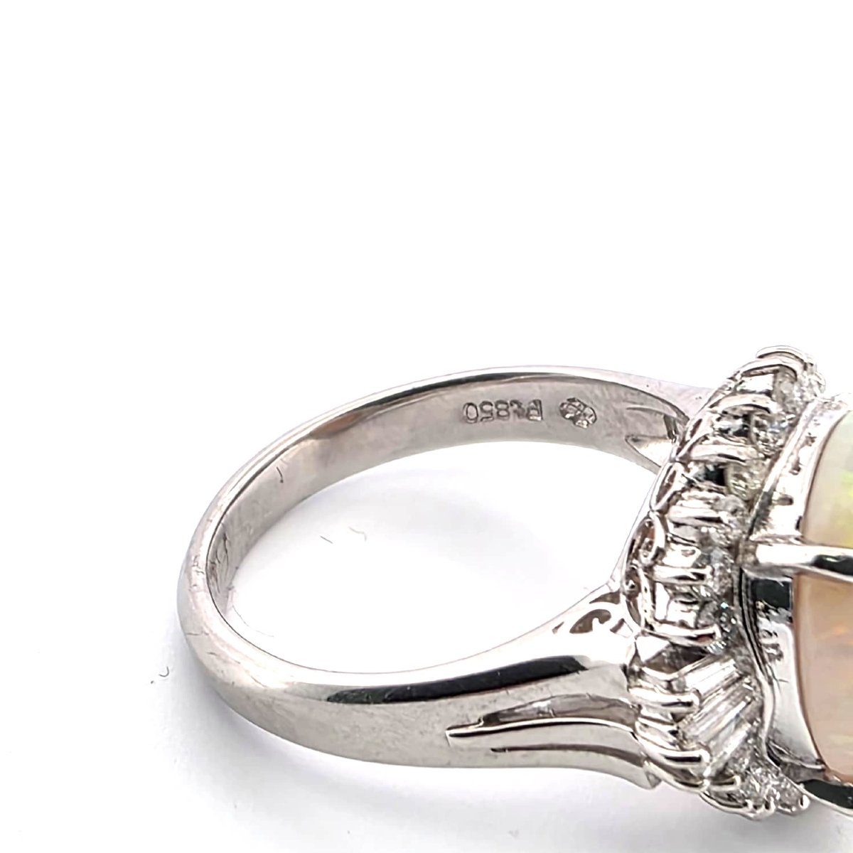 Anello in platino con opale etiopia e diamanti-photo-2