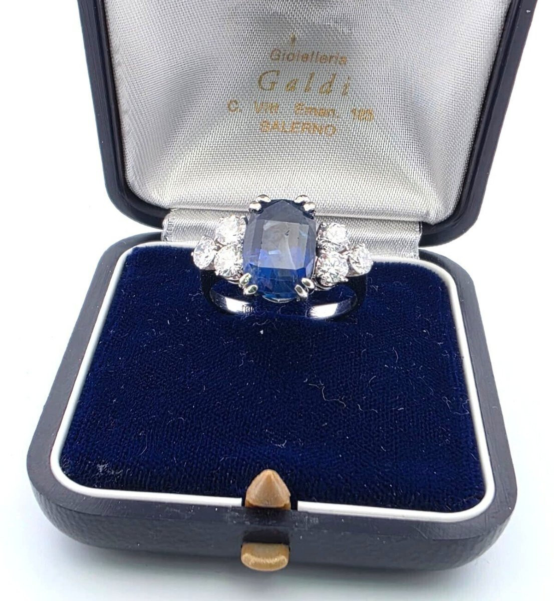 Anello in oro bianco 18 kt con zaffiro naturale burma e diamanti-photo-4