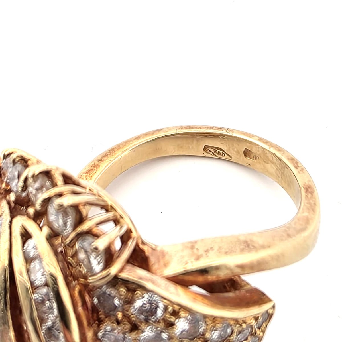 Anello in oro giallo 18kt con pavè di diamanti-photo-3