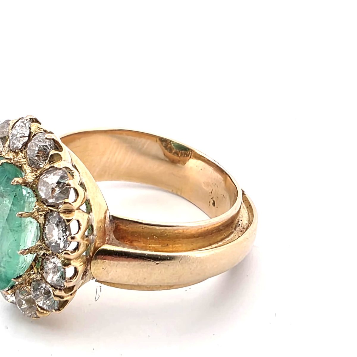 Anello in oro giallo 18kt con smeraldo centrale e diamanti-photo-3