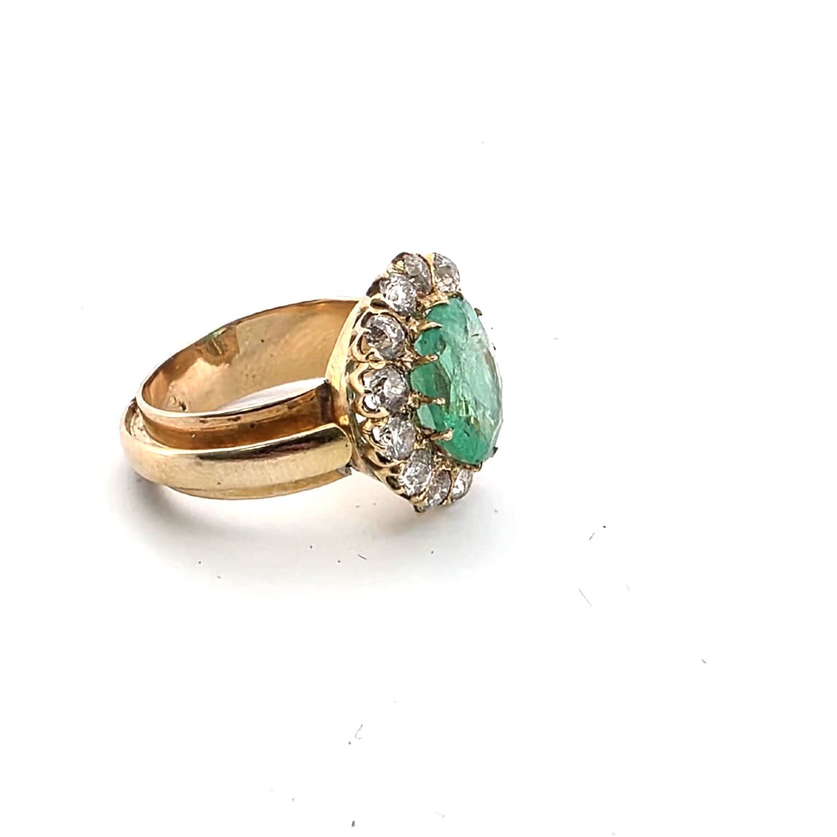 Anello in oro giallo 18kt con smeraldo centrale e diamanti-photo-4