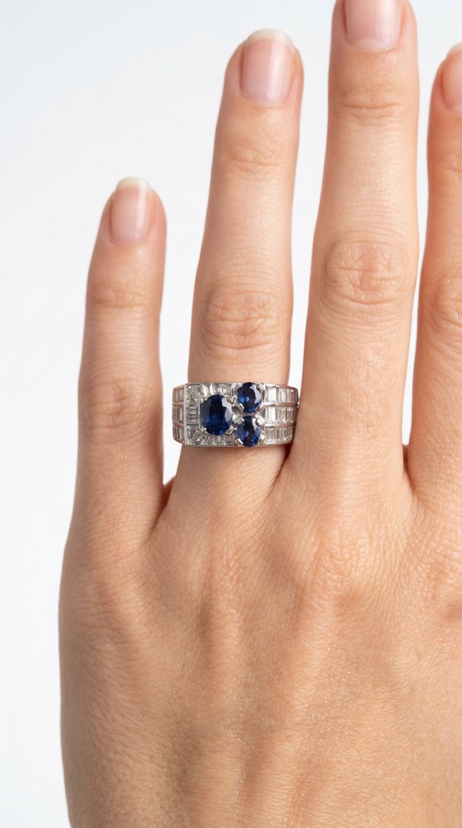 Anello fascione in oro bianco 18kt con zaffiri e diamanti-photo-1