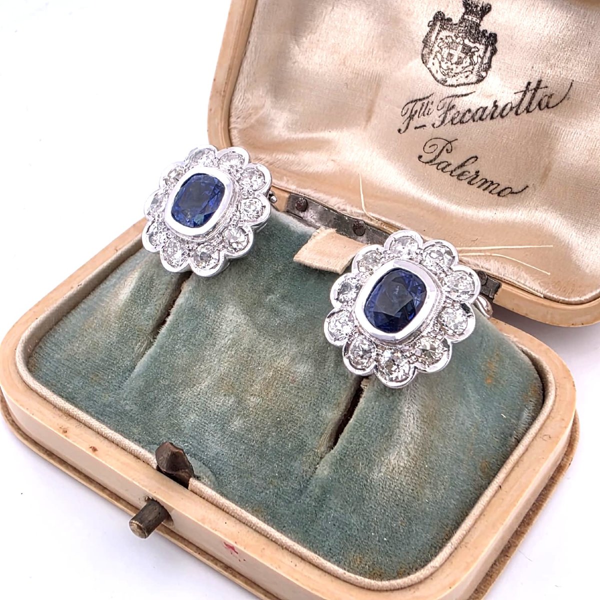 Orecchini in oro bianco 18kt con importanti zaffiri burma e diamanti old mine-photo-5