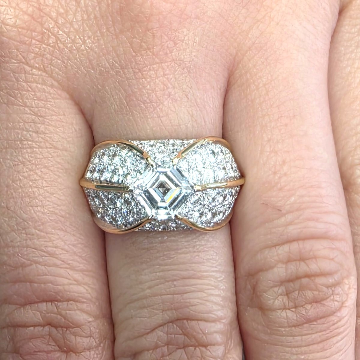 Anello retrò in oro giallo 18kt massiccio con diamante centrale e diamanti sui 4 lotti-photo-4