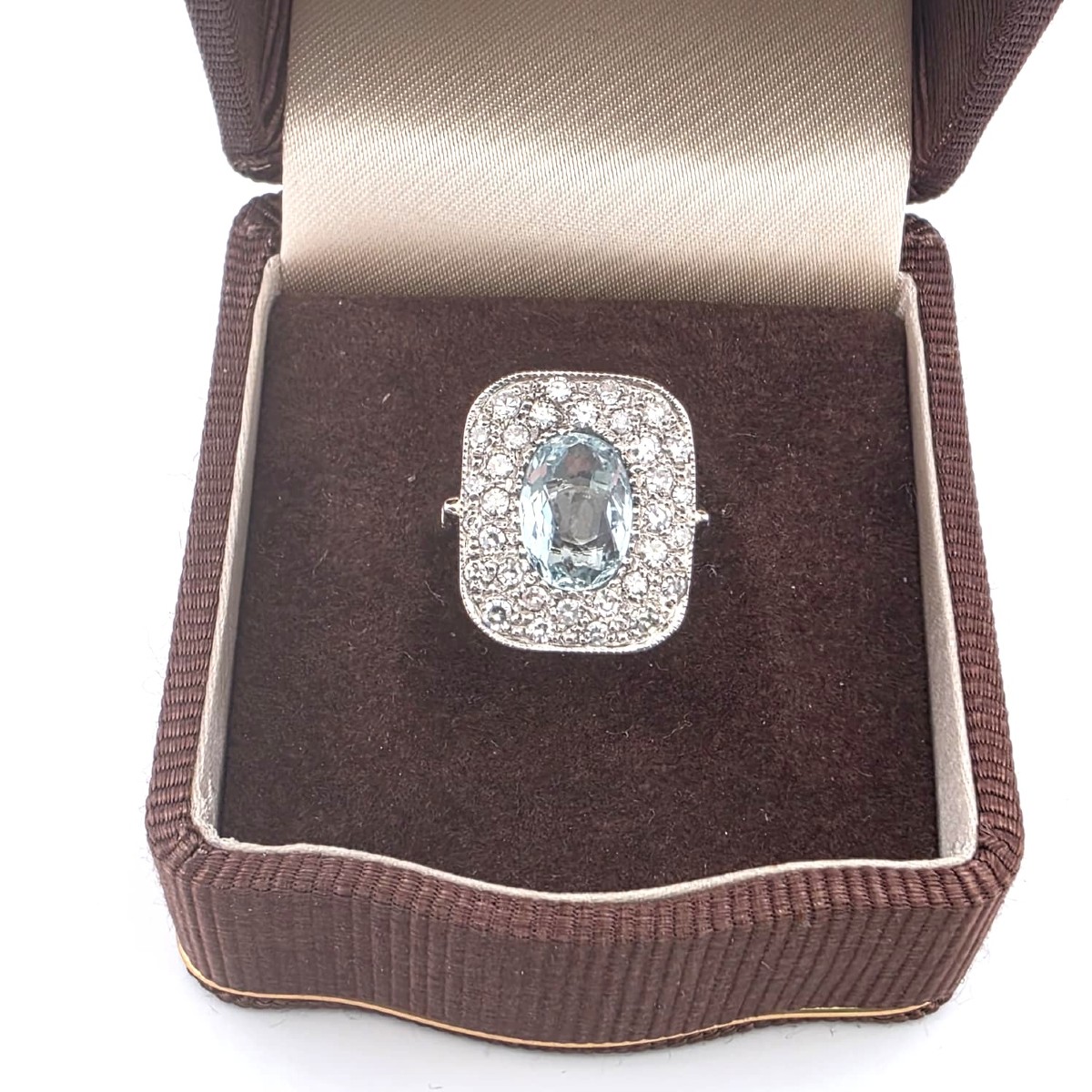 Anello in oro bianco 18kt con acquamarina e diamanti