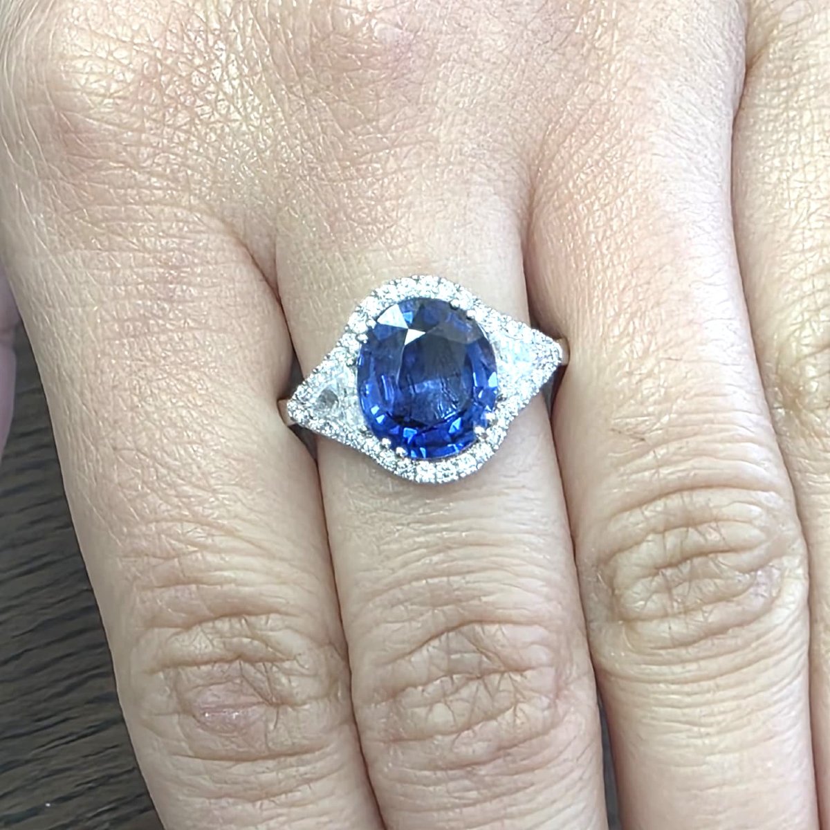Anello in platino con zaffiro ceylon e diamanti-photo-3