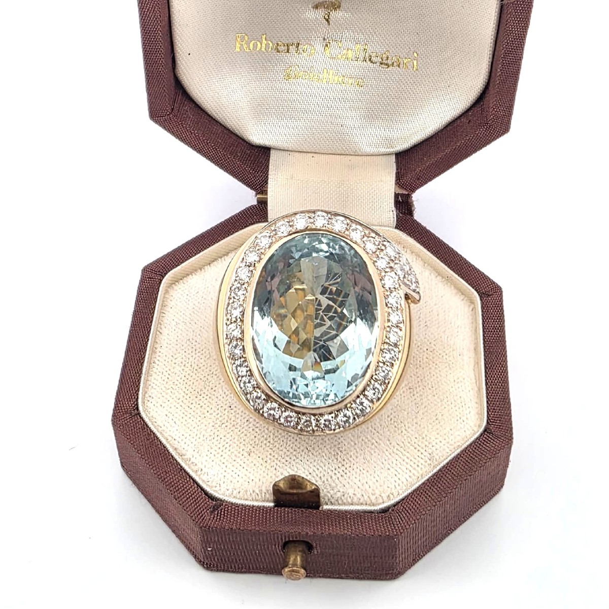 Anello in oro giallo 18kt con acquamarina e diamanti Peso Gr 28,50 Corona 27.00 mm x 