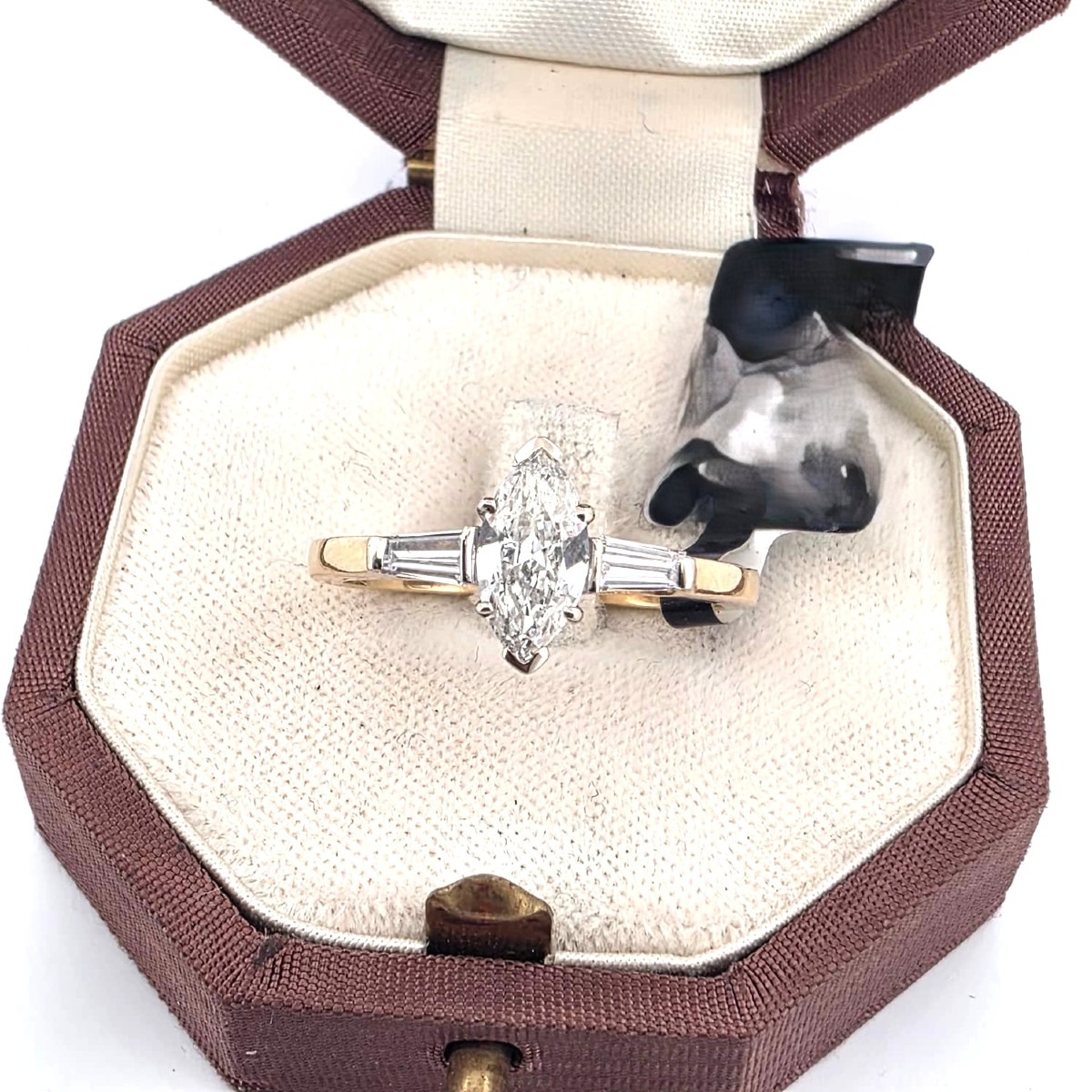 Anello in oro giallo 18kt con diamanti
