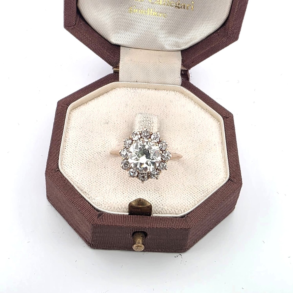 Anello vittoriano in oro giallo 18kt con diamante centrale e diamanti a contorno