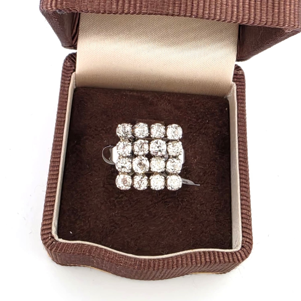 Anello vintage a scacchiera in oro bianco 18kt e diamanti