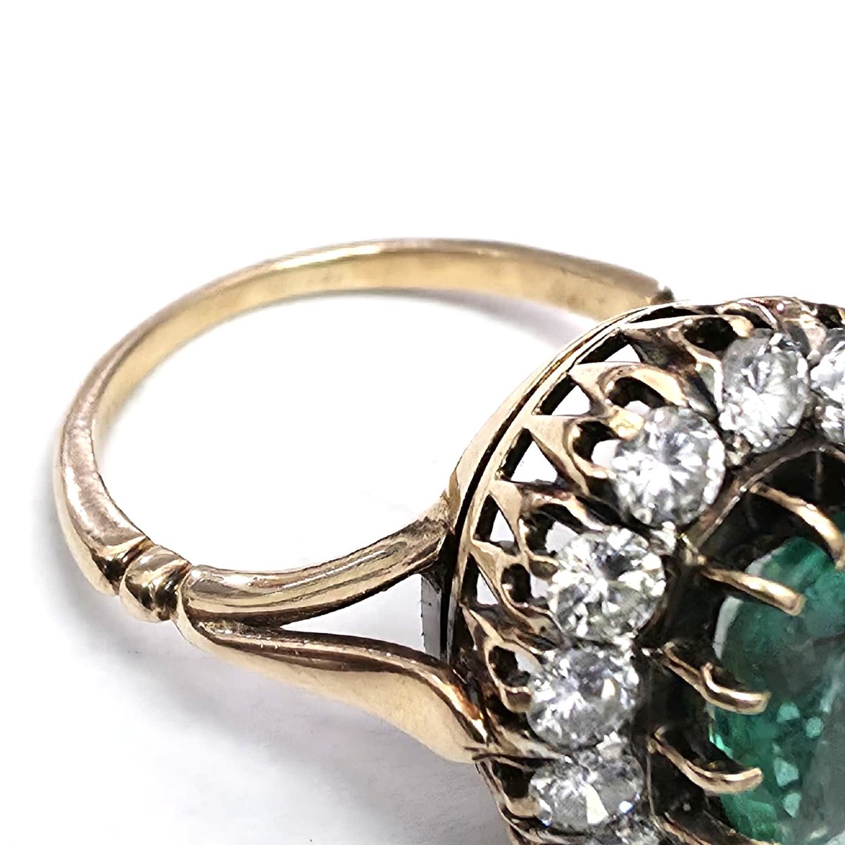 Anello in oro giallo 18kt con diamanti e smeraldo-photo-1