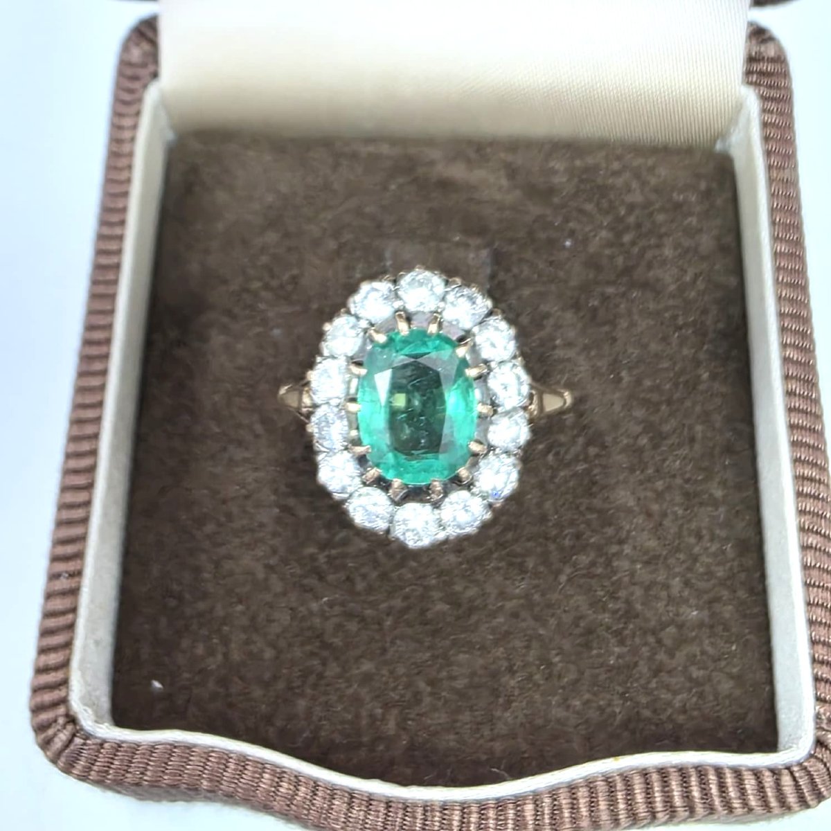 Anello in oro giallo 18kt con diamanti e smeraldo-photo-8