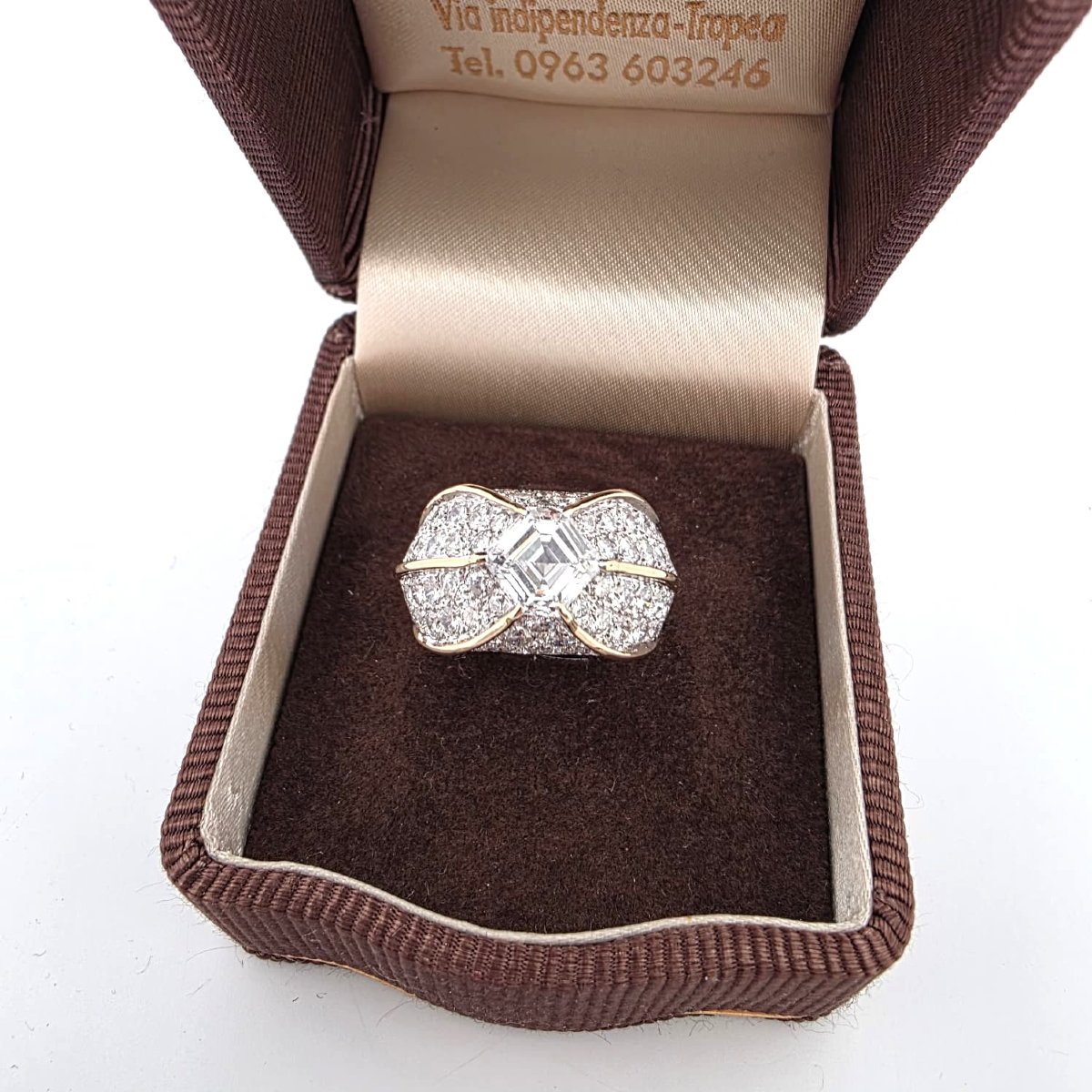 Anello in oro giallo con diamanti-photo-7