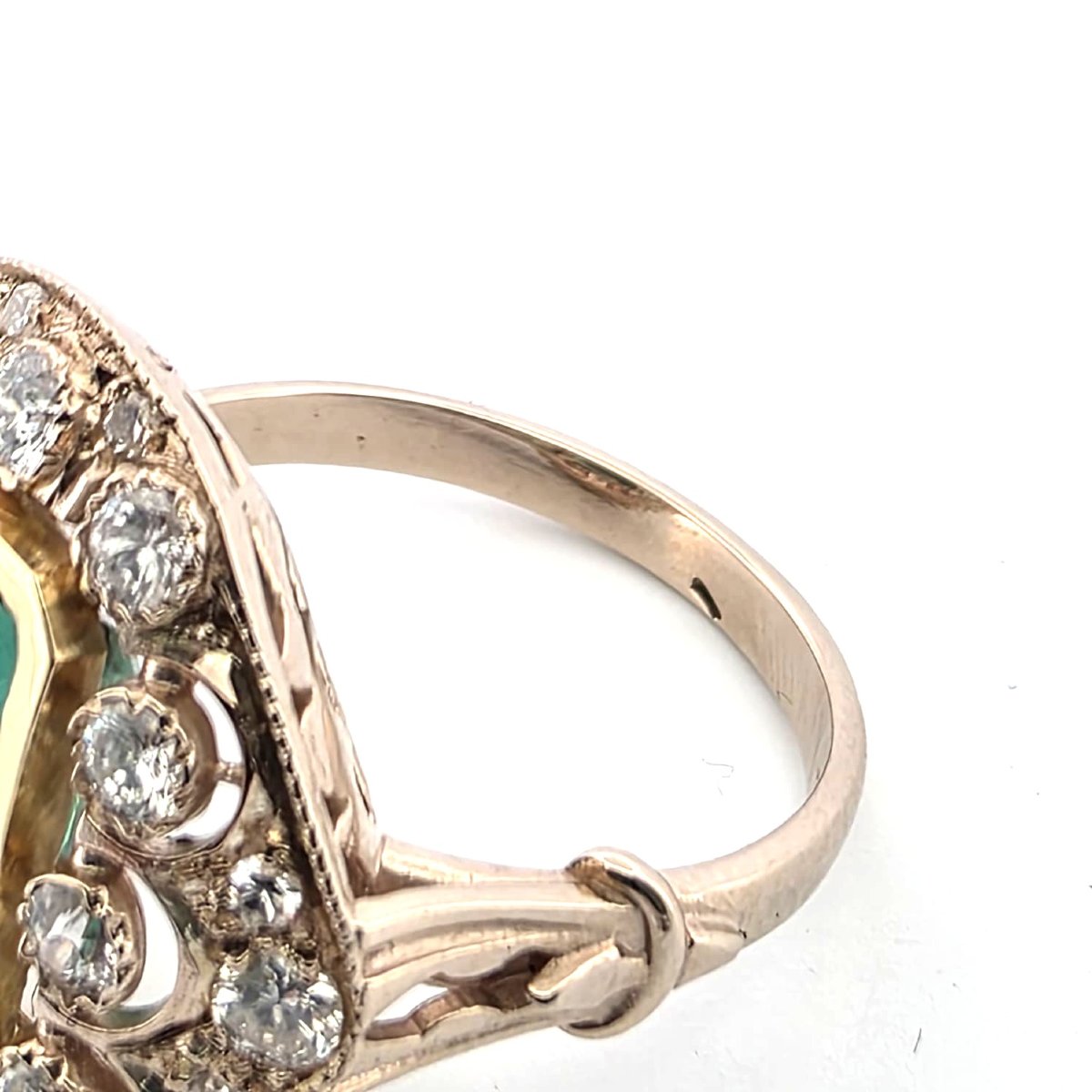 Anello in oro giallo 18kt con smeraldo e diamanti-photo-1