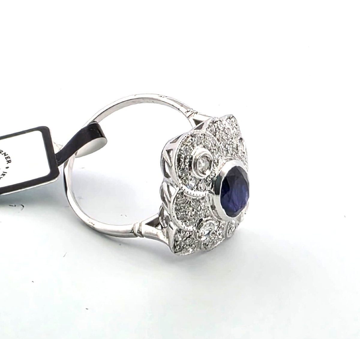 Anello in oro bianco 18kt con zaffiro e diamanti-photo-1