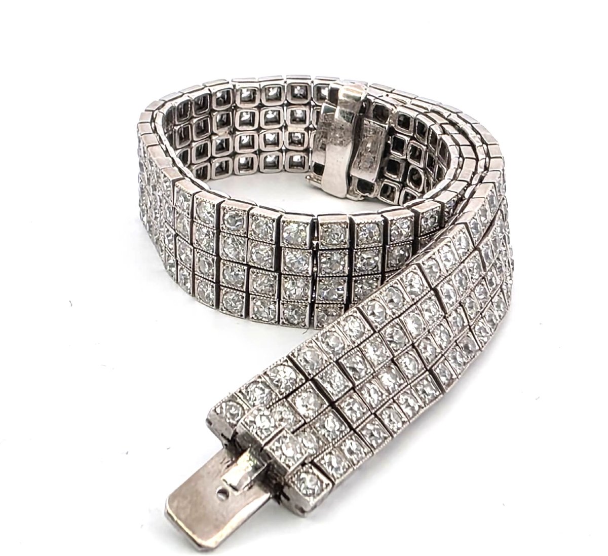 Bracciale a tre fili di S.J. Phillips Ltd. in platino e diamanti-photo-1