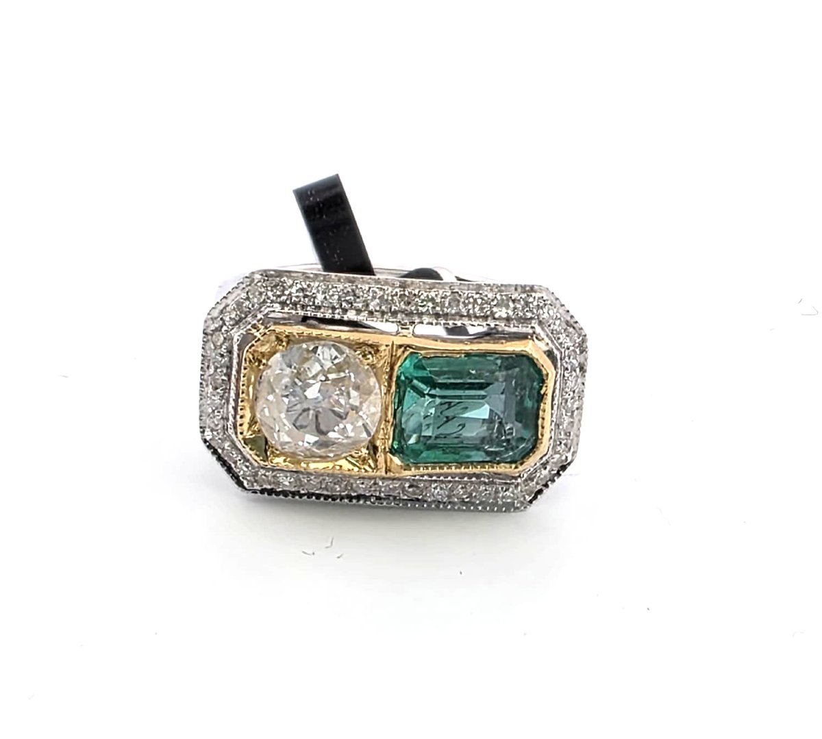 Anello in oro giallo e bianco 18kt con diamanti e smeraldo-photo-4