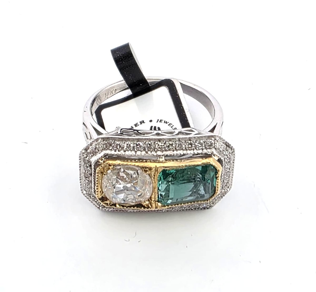 Anello in oro giallo e bianco 18kt con diamanti e smeraldo-photo-2