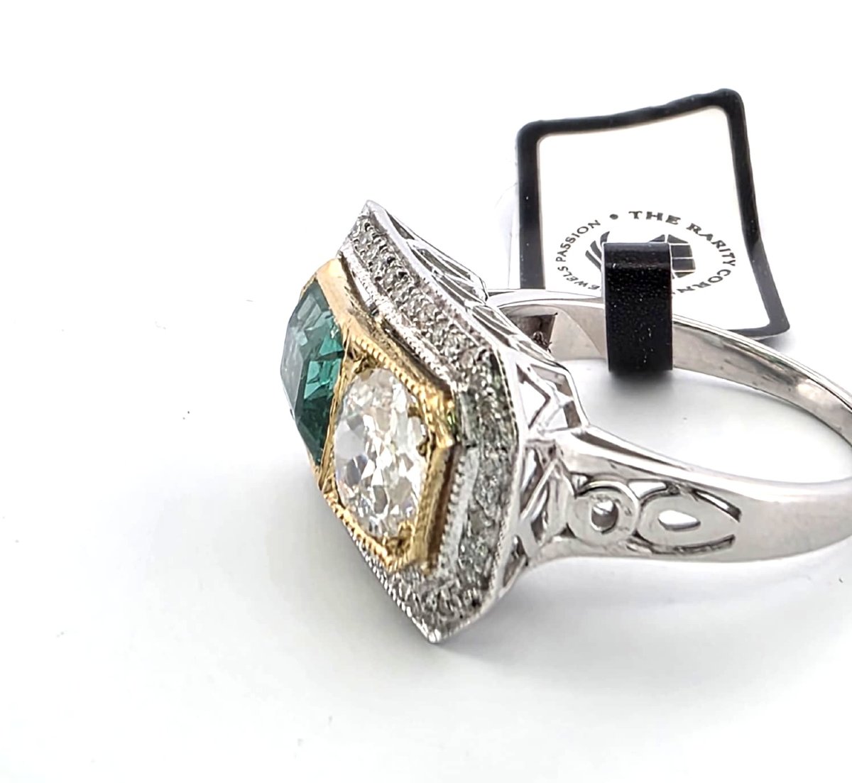 Anello in oro giallo e bianco 18kt con diamanti e smeraldo-photo-3