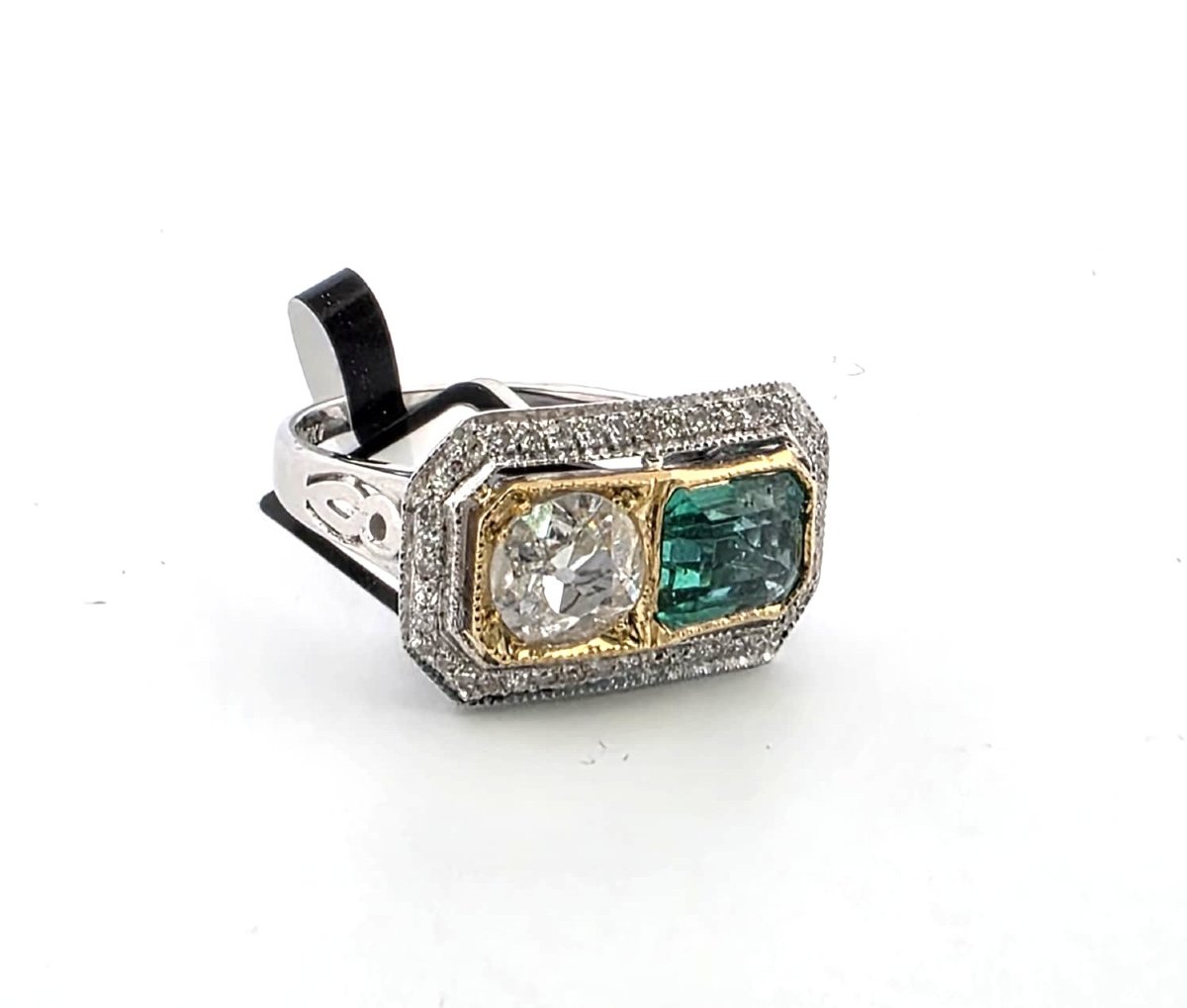 Anello in oro giallo e bianco 18kt con diamanti e smeraldo-photo-4
