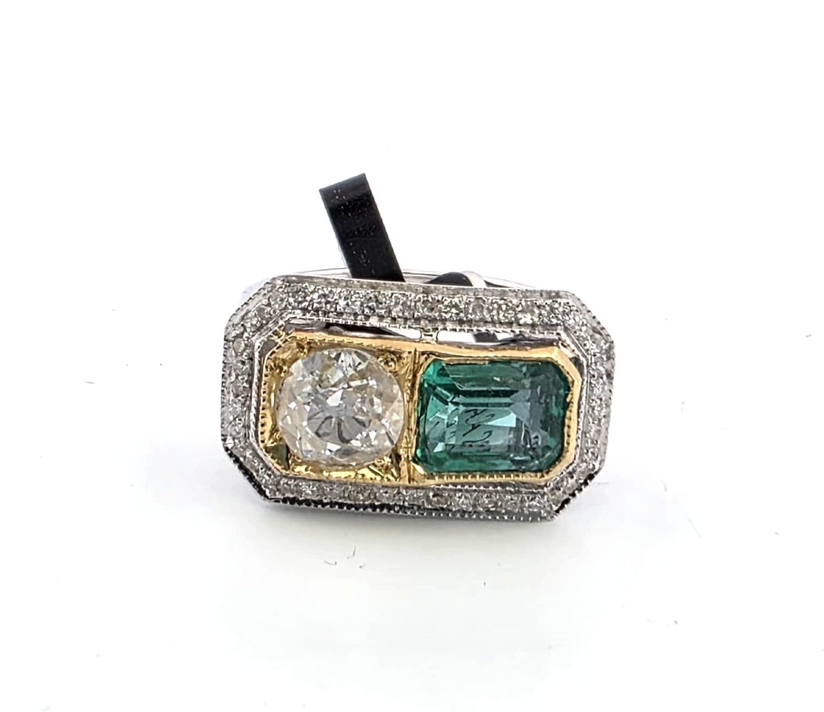 Anello in oro giallo e bianco 18kt con diamanti e smeraldo-photo-6