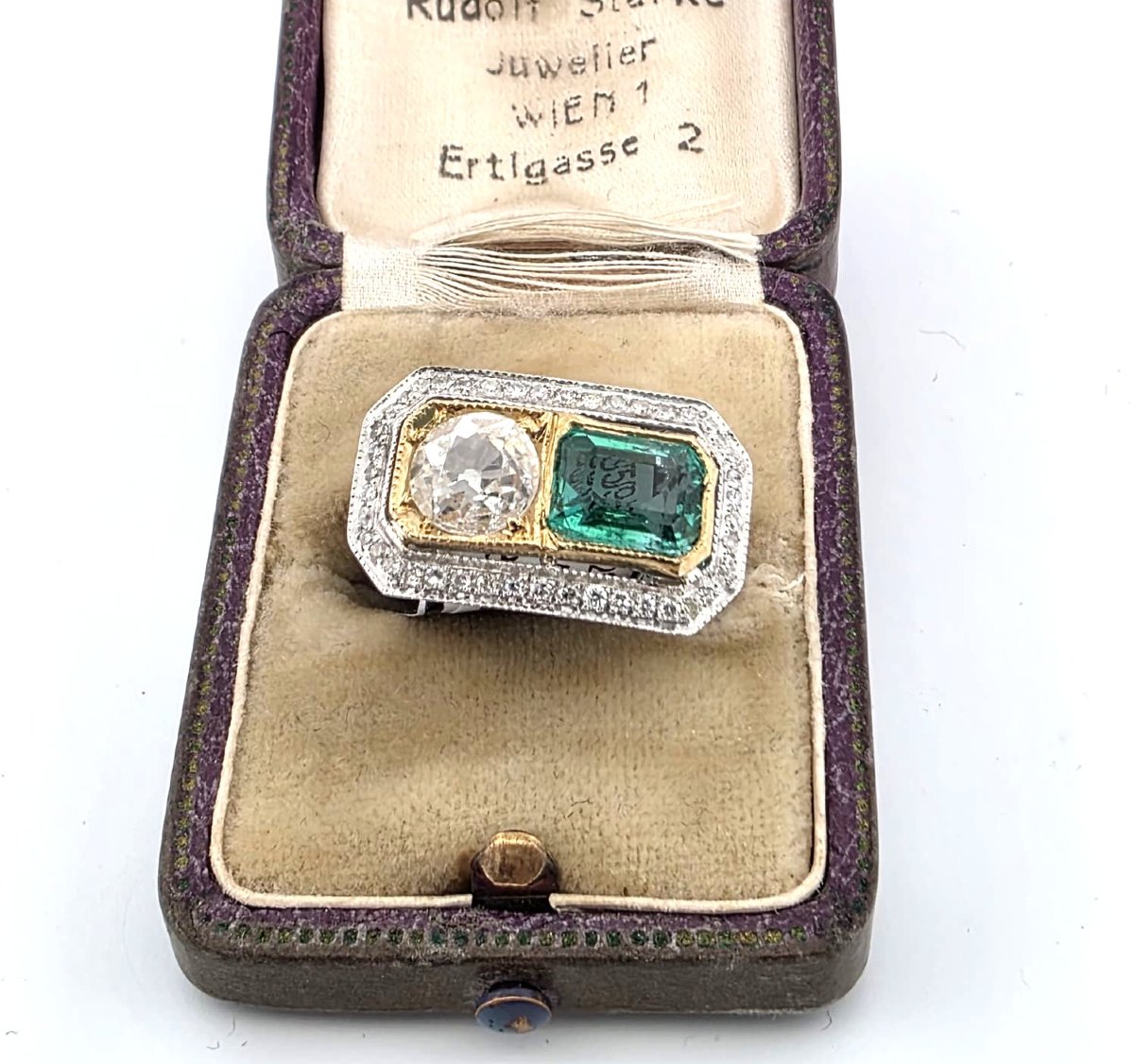 Anello in oro giallo e bianco 18kt con diamanti e smeraldo-photo-8