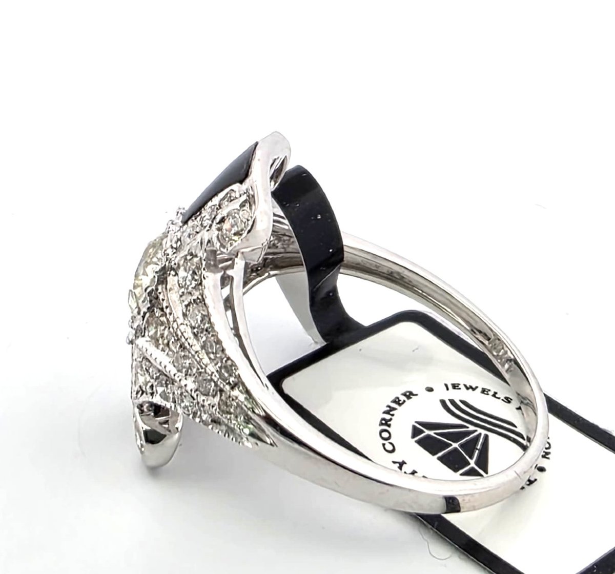 Anello in oro bianco 18kt con diamanti e onice-photo-2