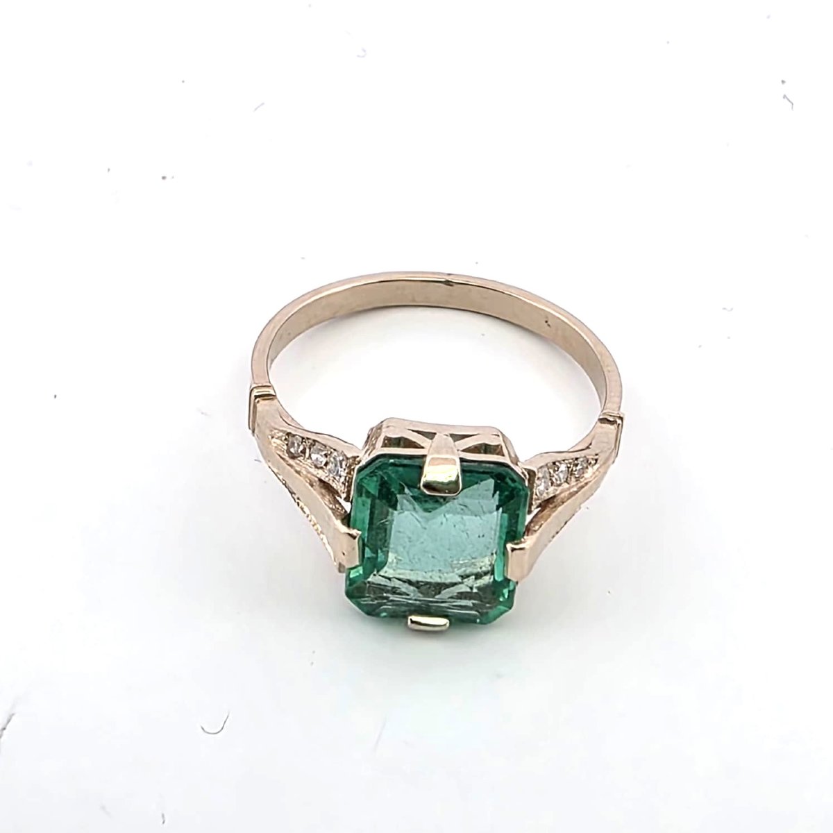 Anello in oro bianco art decò lavorato a mano con diamanti e smeraldo centrale-photo-2
