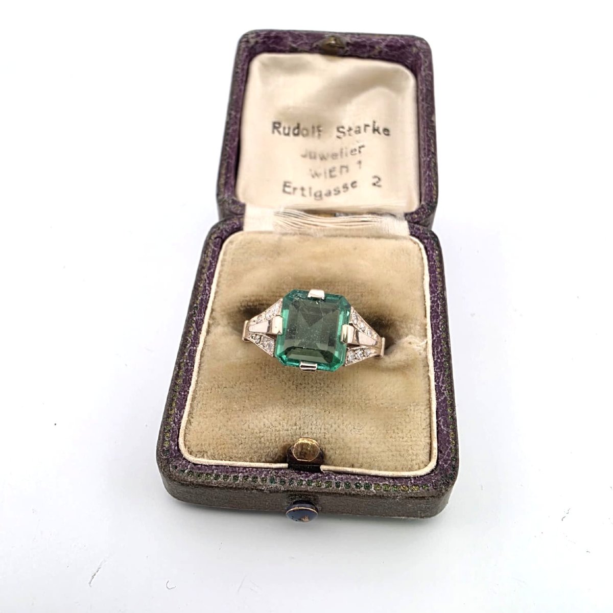 Anello in oro bianco art decò lavorato a mano con diamanti e smeraldo centrale-photo-4