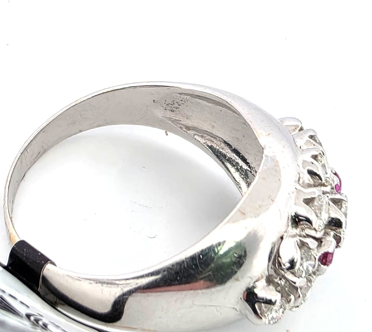 Anello in oro bianco 18kt con diamanti e rubini-photo-3