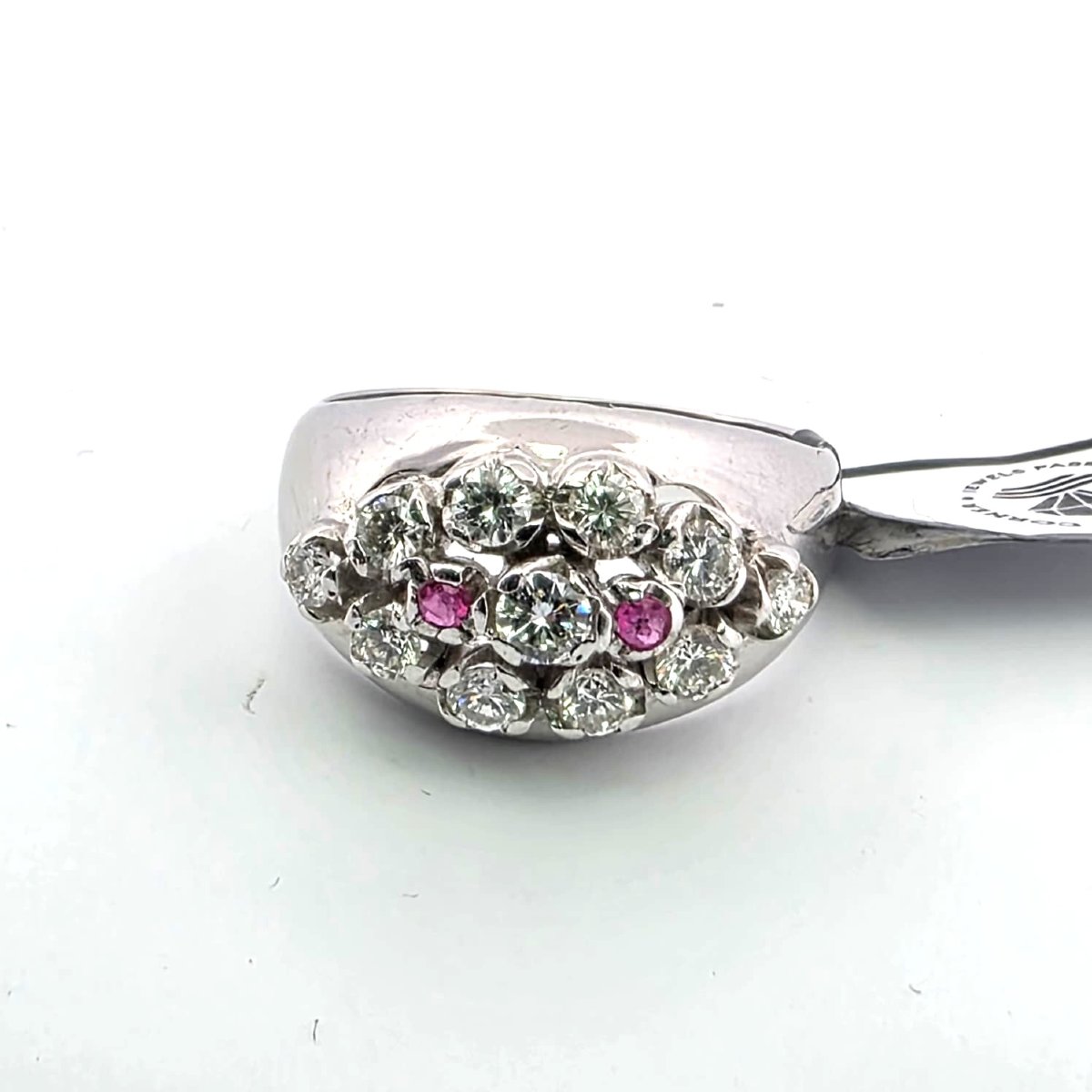 Anello in oro bianco 18kt con diamanti e rubini-photo-1