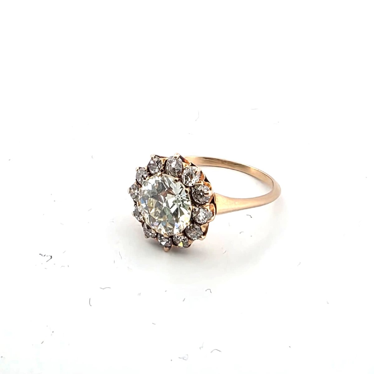 Anello in oro rosa 18kt con diamante centrale e diamanti a contorno-photo-4