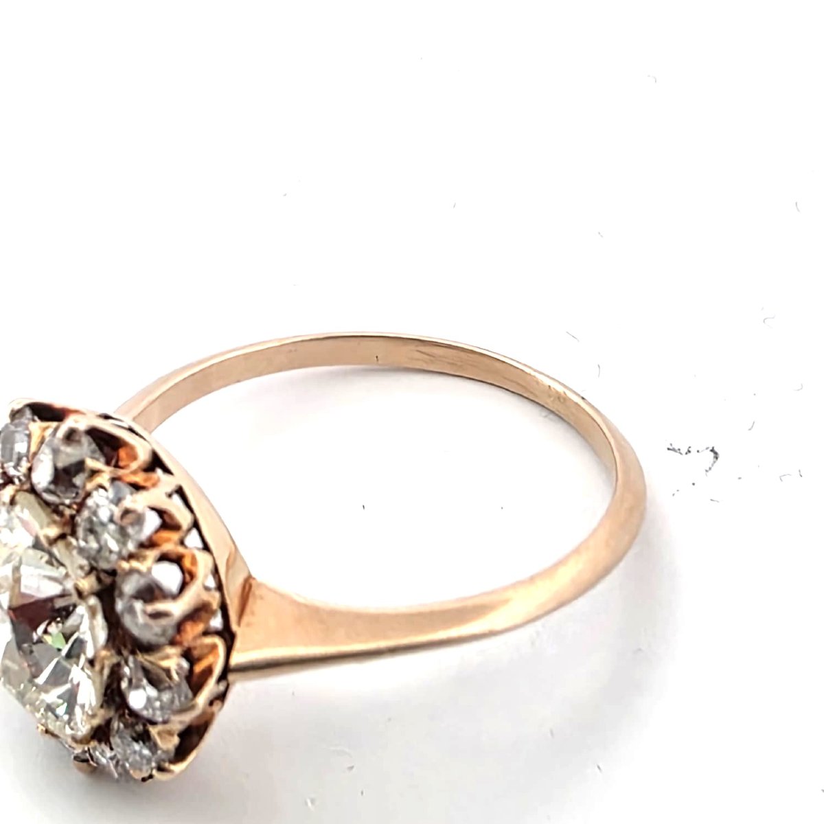 Anello in oro rosa 18kt con diamante centrale e diamanti a contorno-photo-4