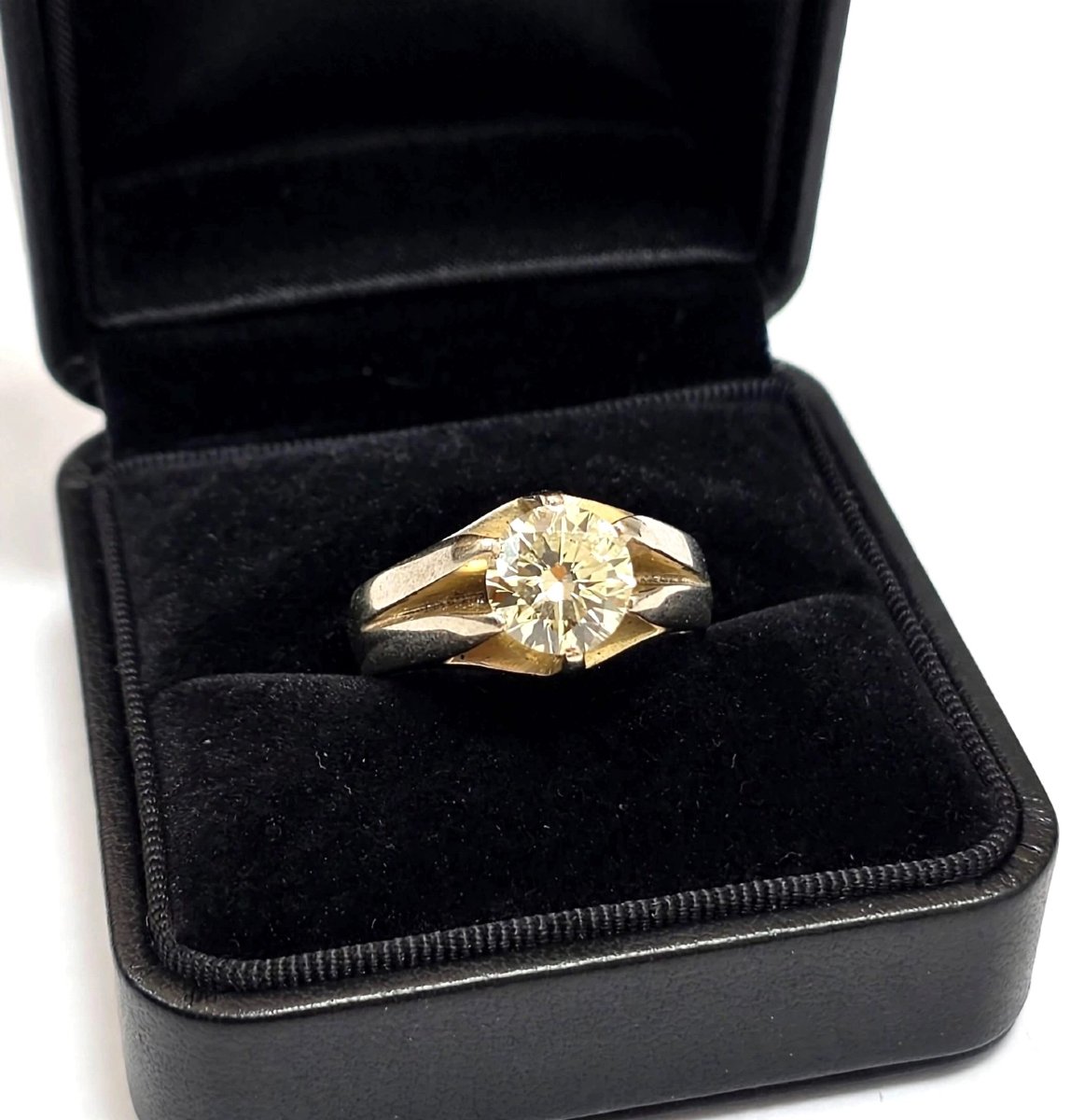 Anello in oro bianco 18kt con diamanti