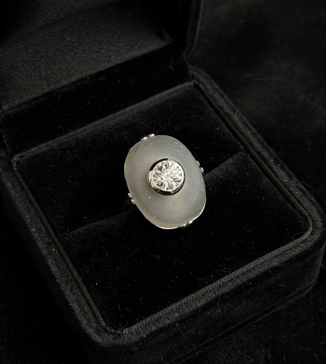 Anello Art Decò in platino con diamante 