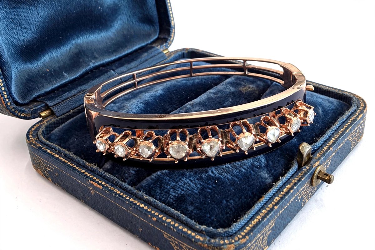 Bracciale in platino e smalto blu con diamanti rosa coronè