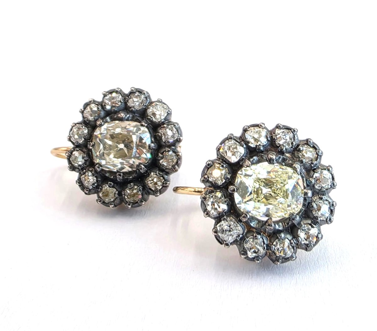 Orecchini in oro giallo 18kt e platino con diamanti importanti-photo-3
